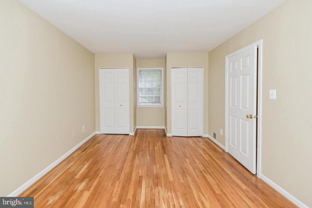 1860 GOLF VIEW COURT
