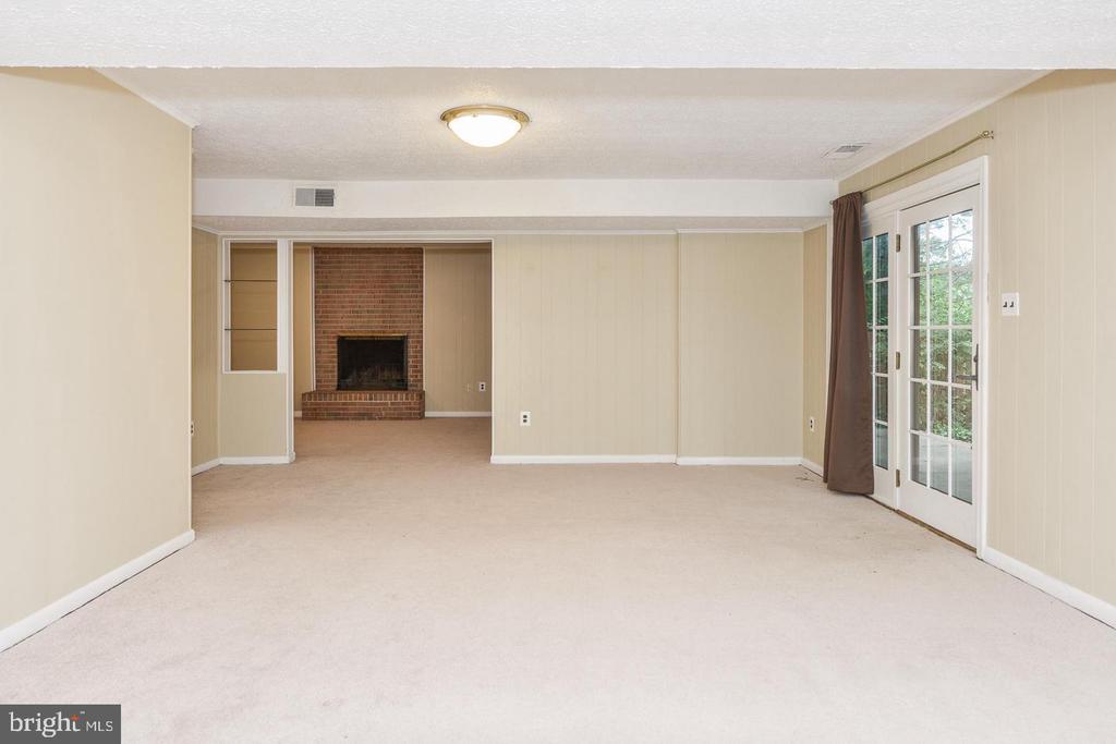 1860 GOLF VIEW COURT