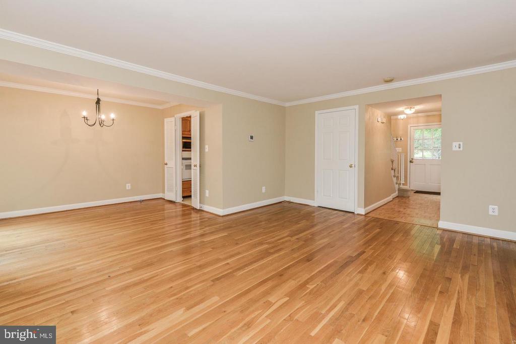 1860 GOLF VIEW COURT