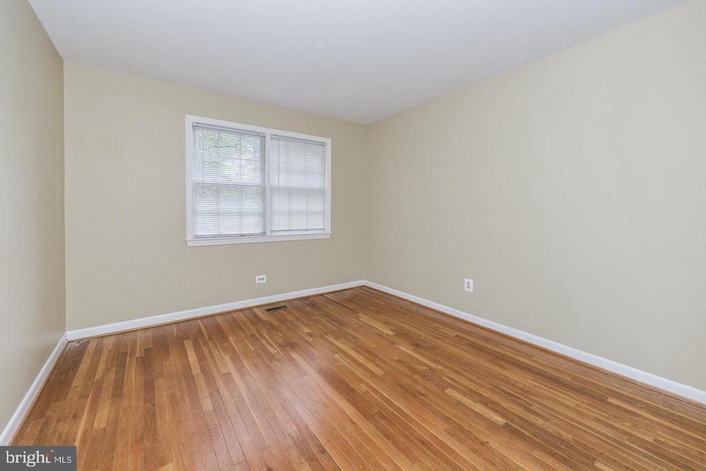 1860 GOLF VIEW COURT