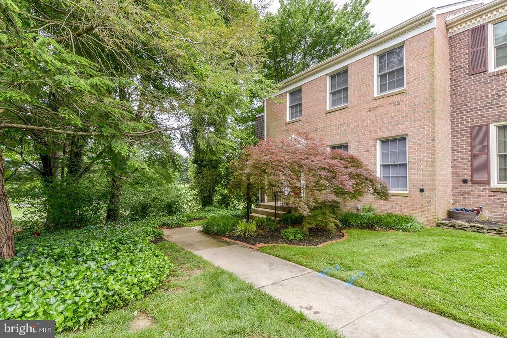 1860 GOLF VIEW COURT