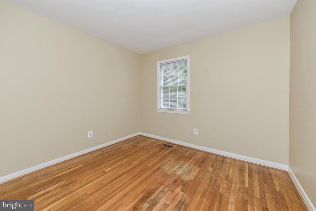 1860 GOLF VIEW COURT