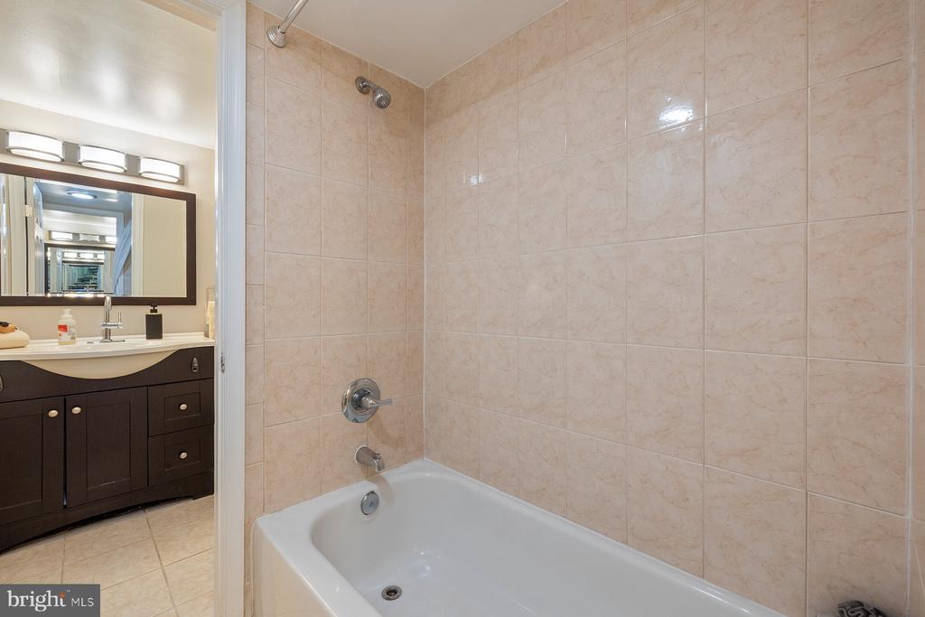 623 CENTER STREET Unit: T3