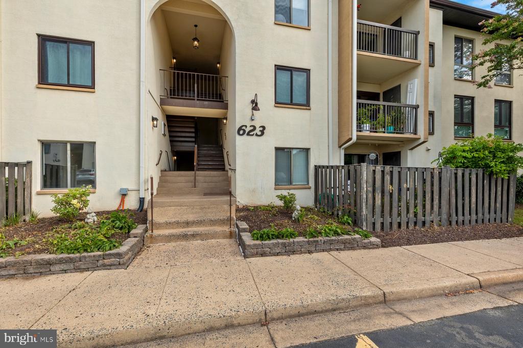 623 CENTER STREET Unit: T3