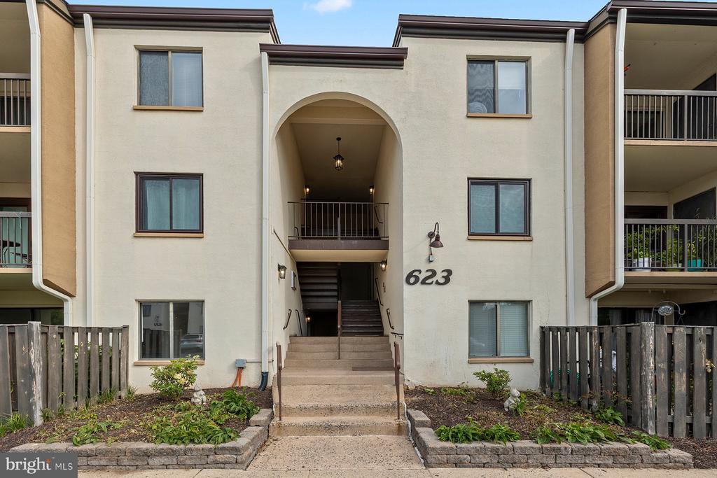 623 CENTER STREET Unit: T3