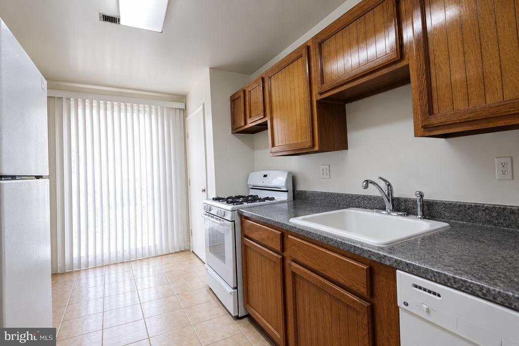5610 BLOOMFIELD DRIVE Unit: 101