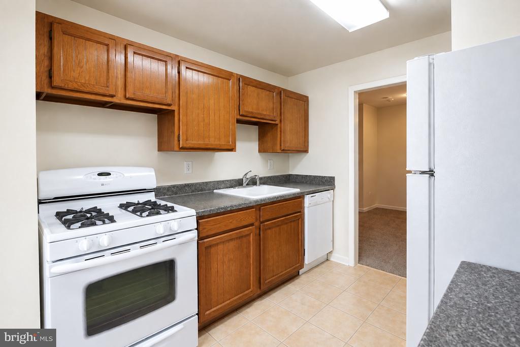 5610 BLOOMFIELD DRIVE Unit: 101