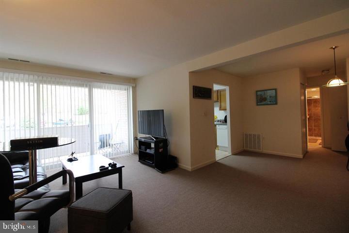 5610 BLOOMFIELD DRIVE Unit: 101