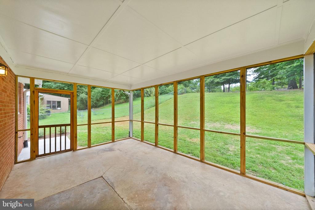 4426 ROCKCREST DRIVE