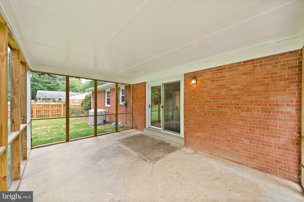 4426 ROCKCREST DRIVE