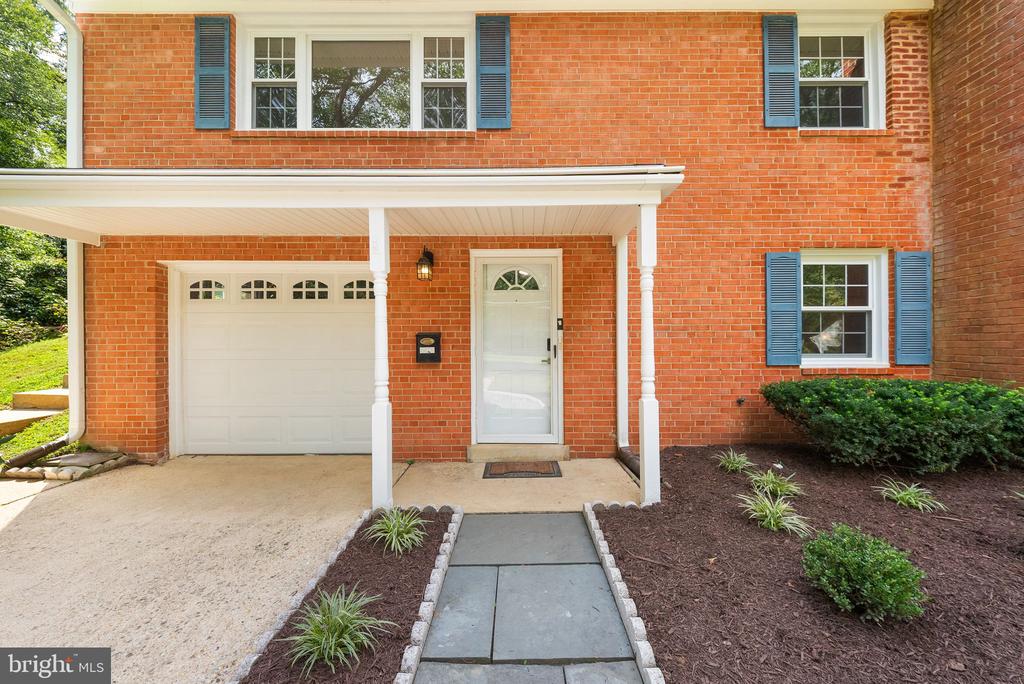 4426 ROCKCREST DRIVE