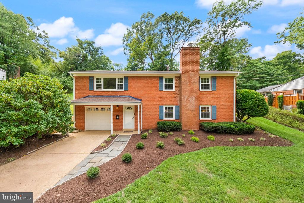 4426 ROCKCREST DRIVE