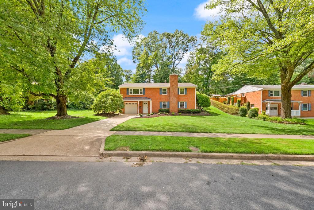 4426 ROCKCREST DRIVE