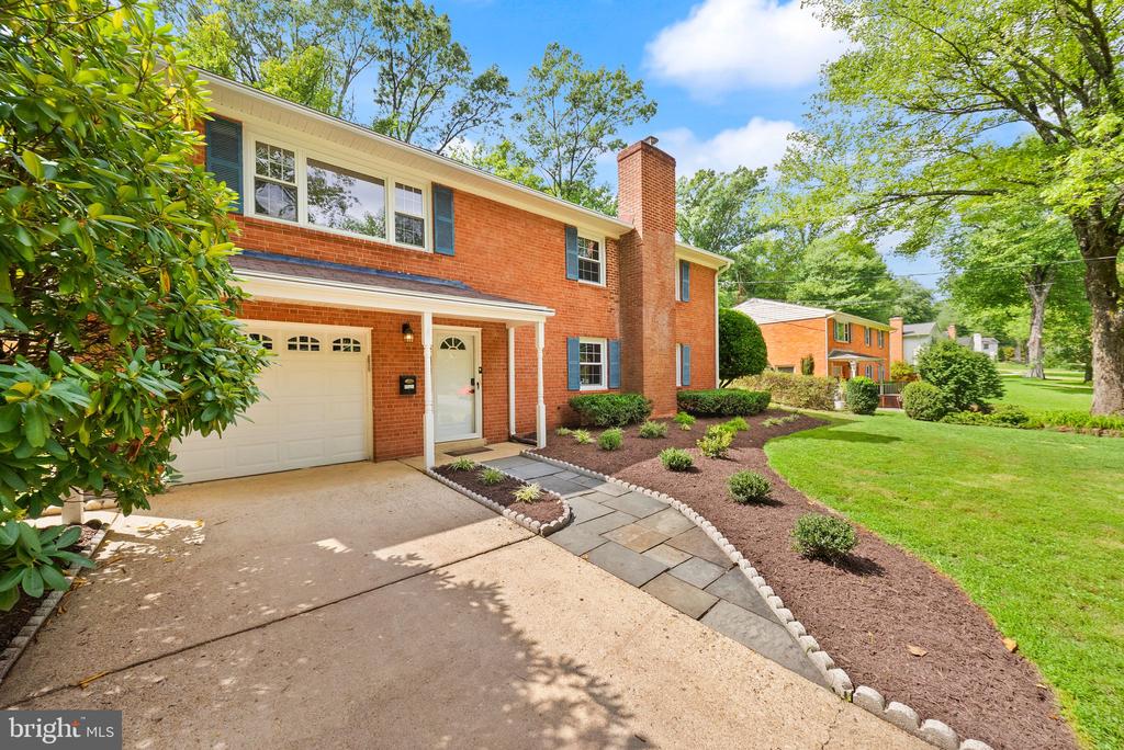 4426 ROCKCREST DRIVE