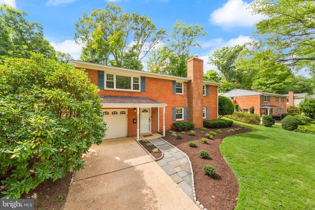 4426 ROCKCREST DRIVE