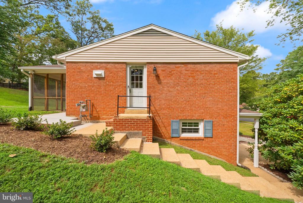 4426 ROCKCREST DRIVE