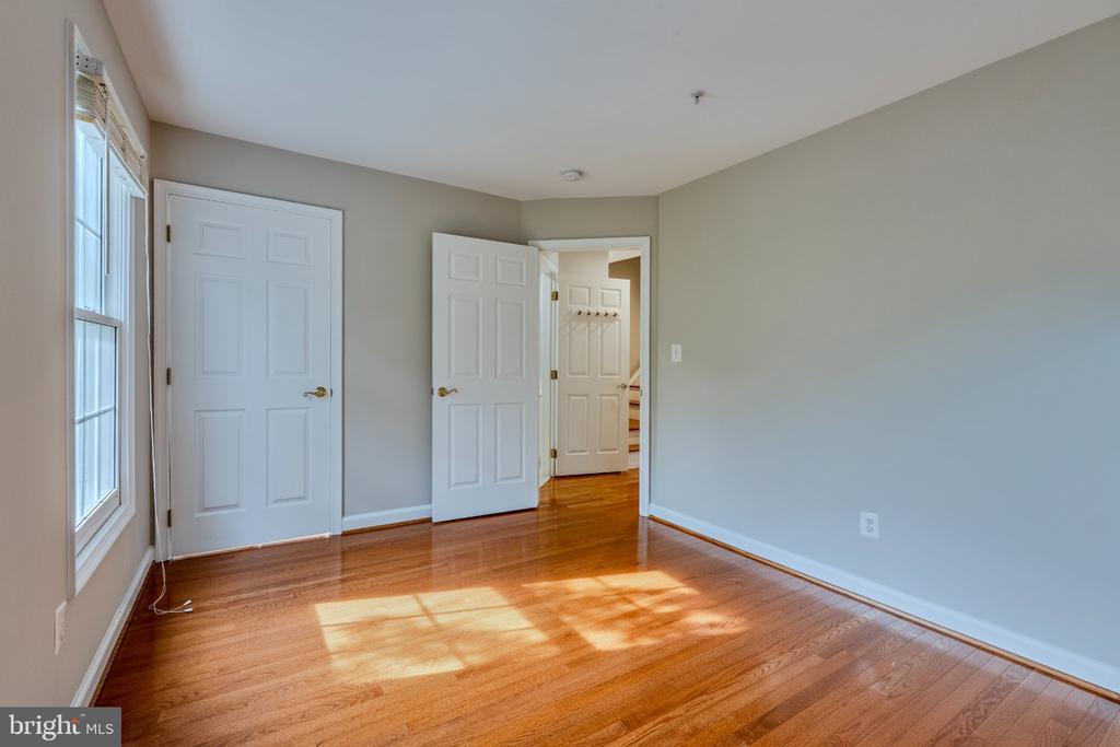 8816 HUNTING LODGE COURT