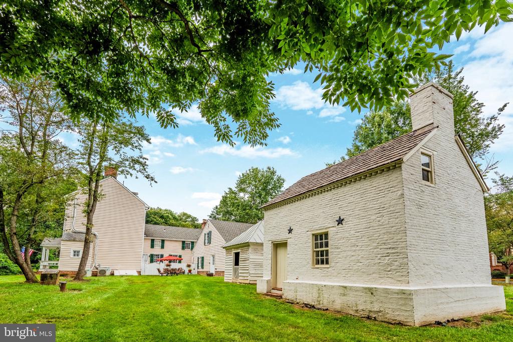 8816 HUNTING LODGE COURT