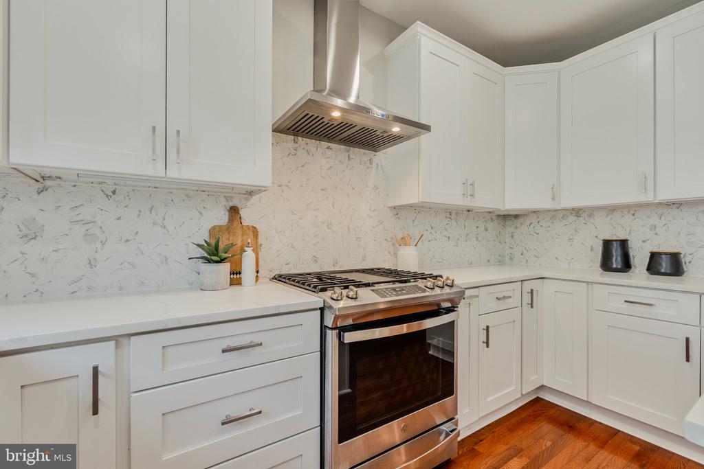 8816 HUNTING LODGE COURT