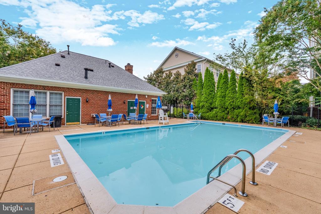 8816 HUNTING LODGE COURT
