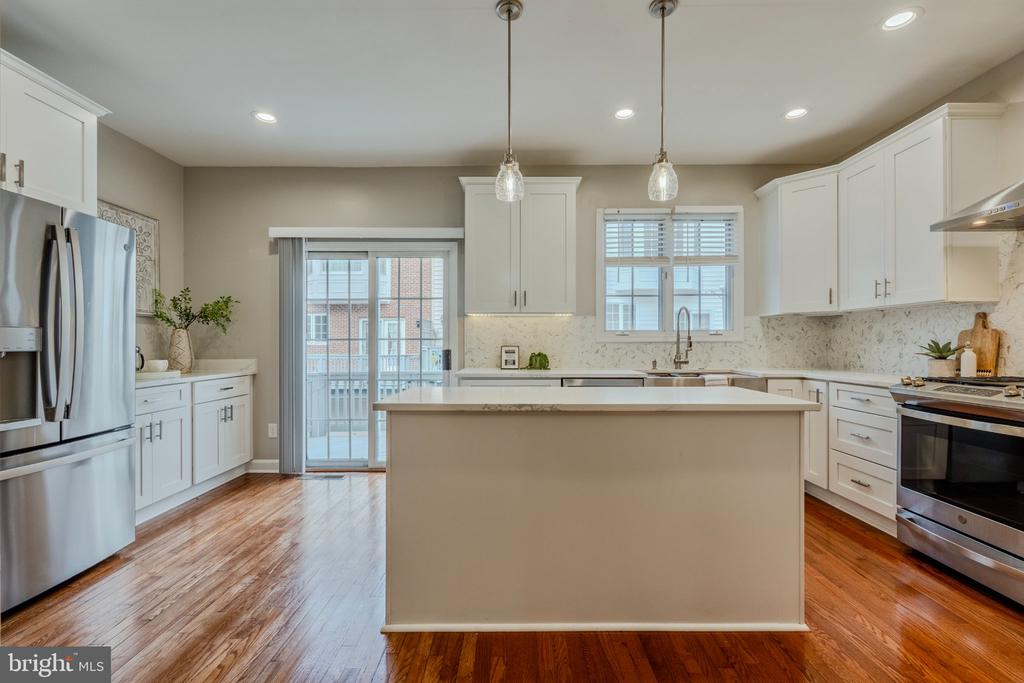 8816 HUNTING LODGE COURT