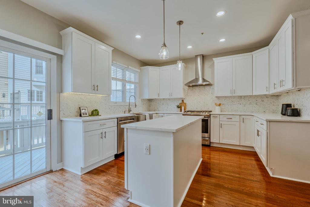 8816 HUNTING LODGE COURT