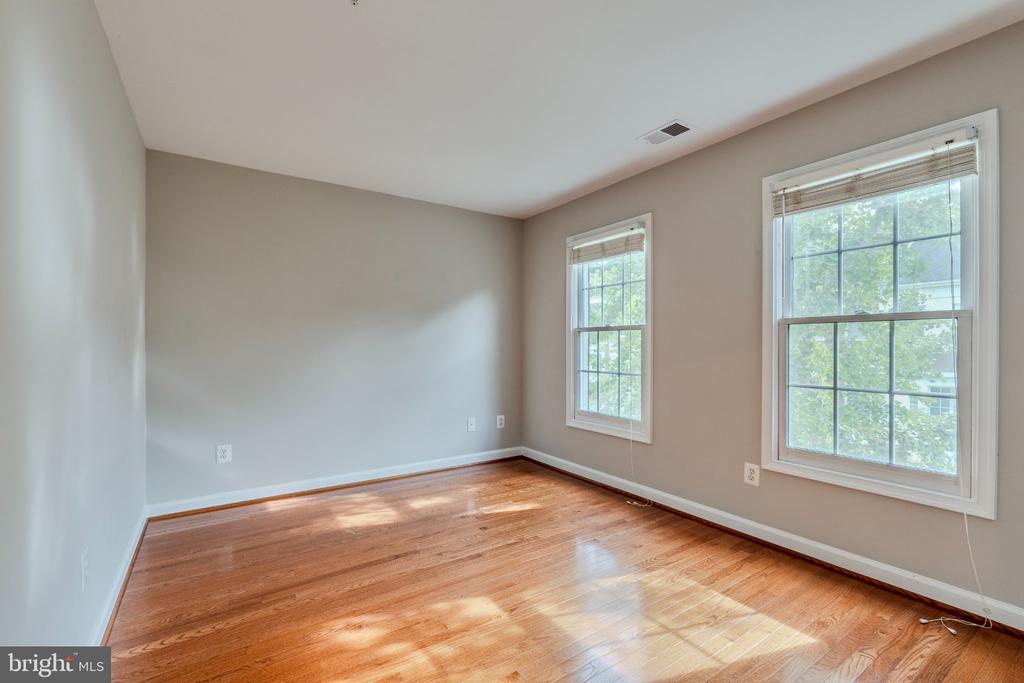 8816 HUNTING LODGE COURT