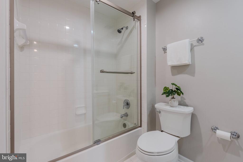 8816 HUNTING LODGE COURT