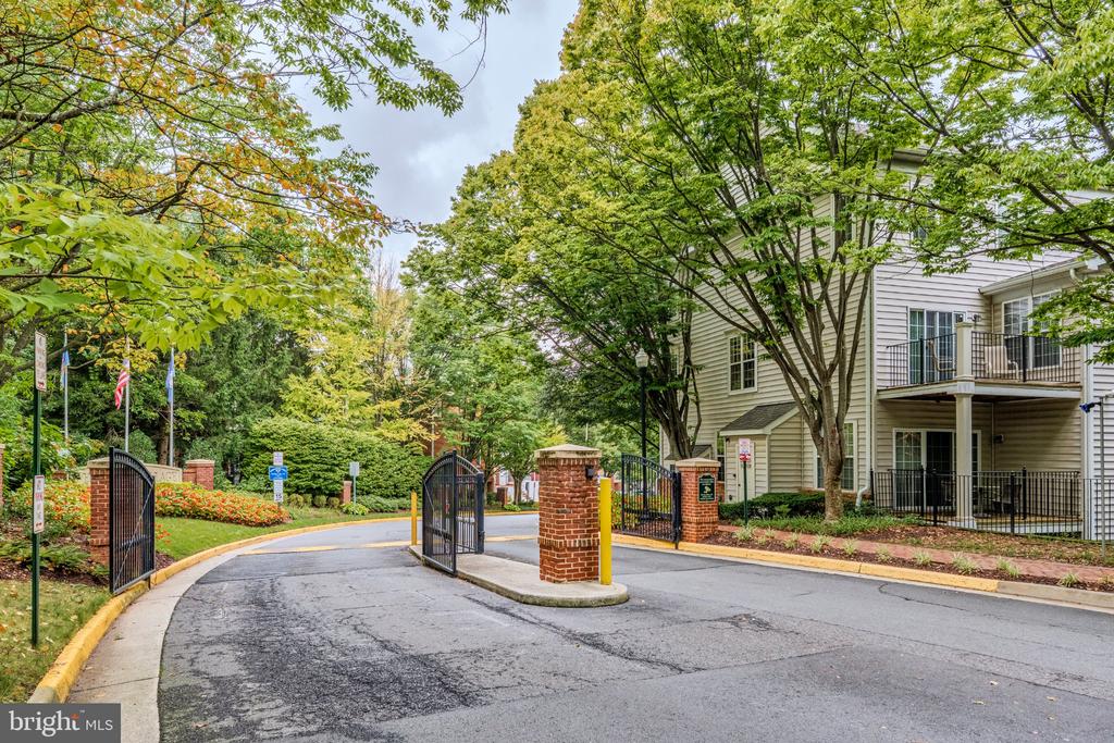 8816 HUNTING LODGE COURT