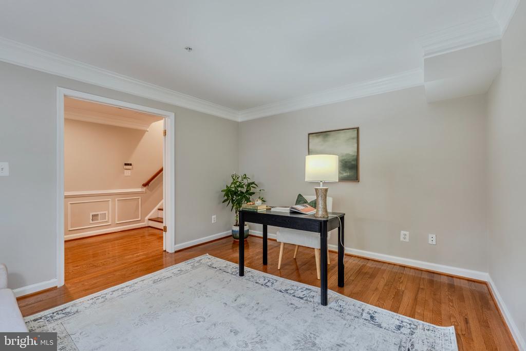 8816 HUNTING LODGE COURT