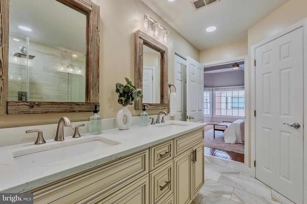 8816 HUNTING LODGE COURT
