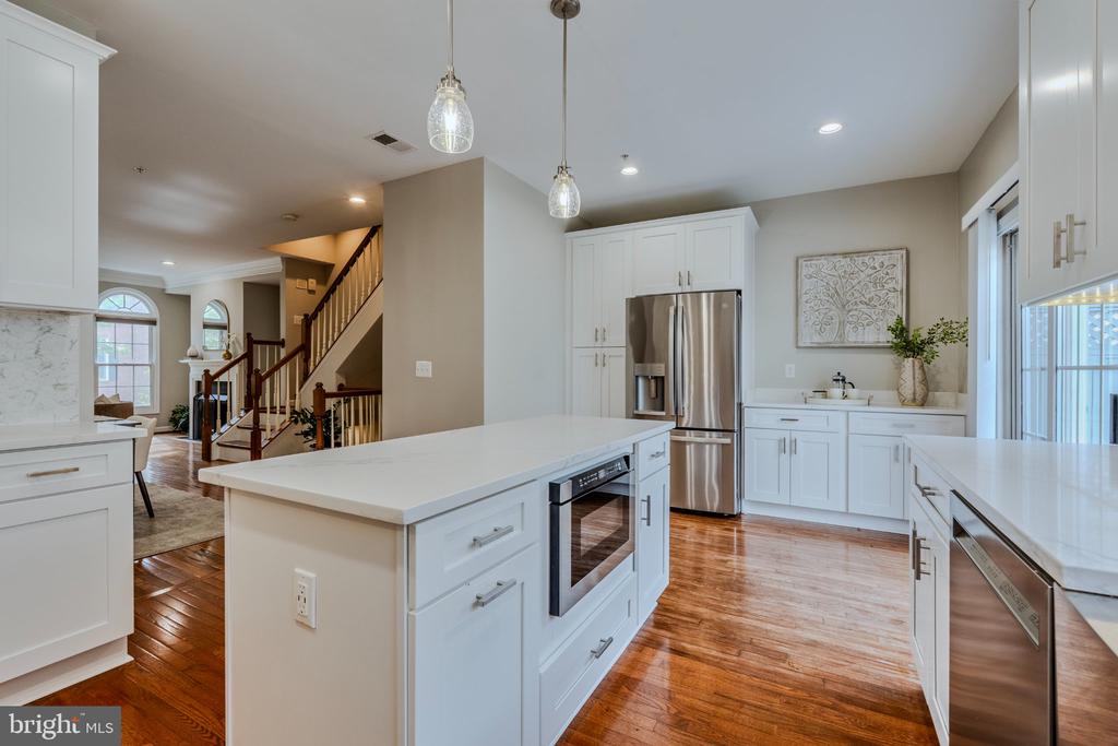 8816 HUNTING LODGE COURT
