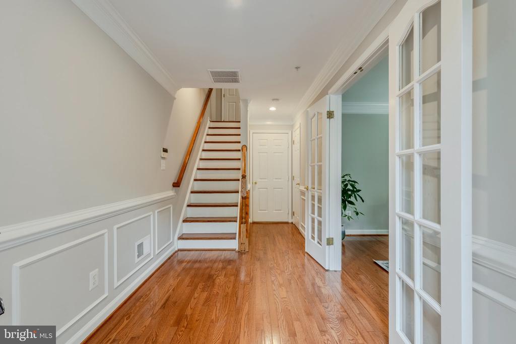 8816 HUNTING LODGE COURT