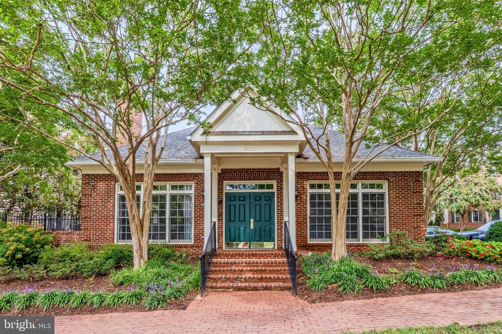 8816 HUNTING LODGE COURT