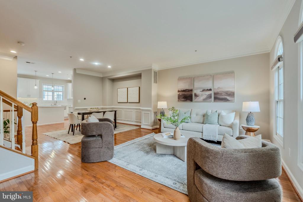 8816 HUNTING LODGE COURT