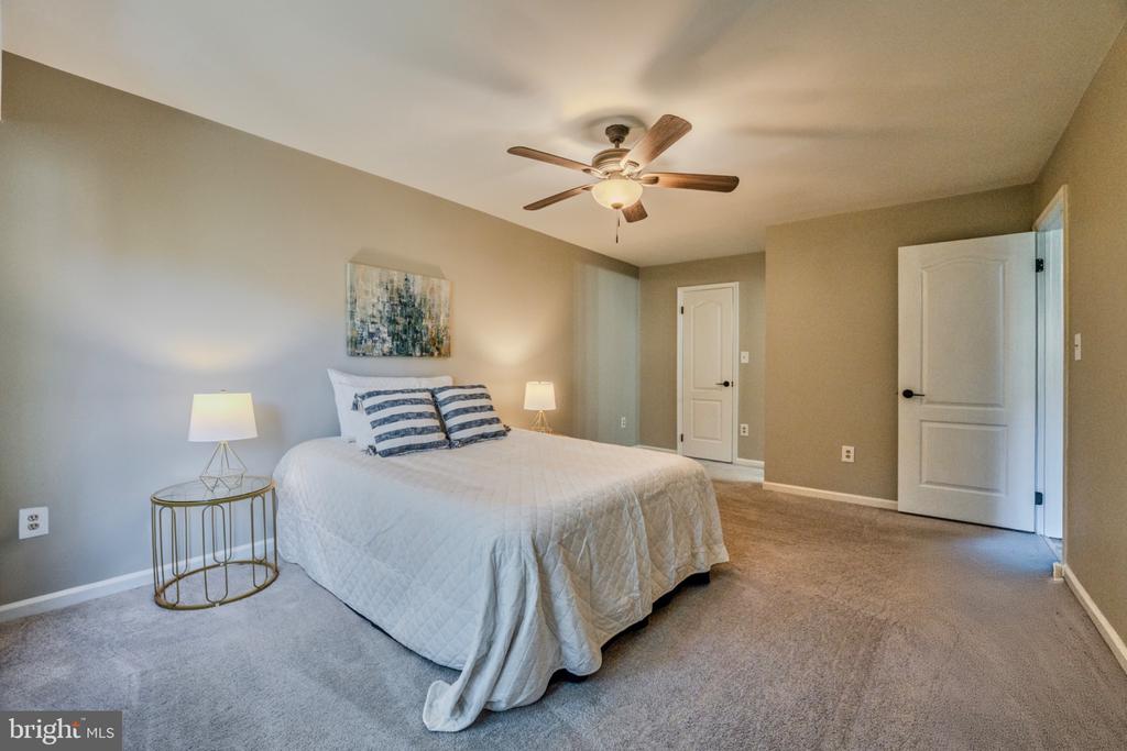 2318 HUNTERS RUN DRIVE Unit: 2318