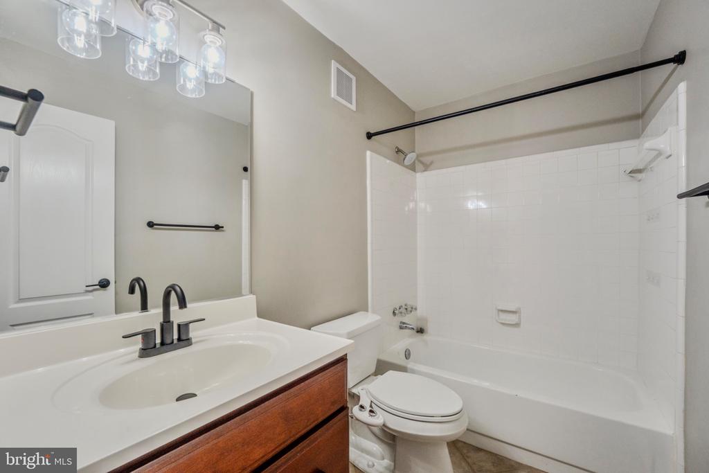 2318 HUNTERS RUN DRIVE Unit: 2318