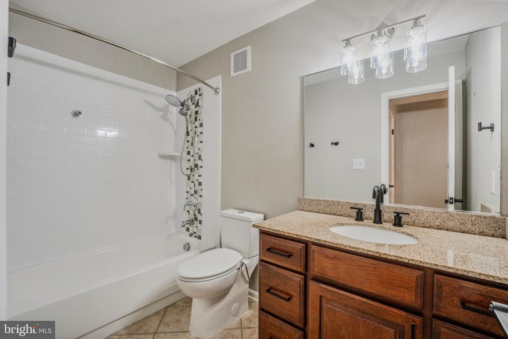 2318 HUNTERS RUN DRIVE Unit: 2318