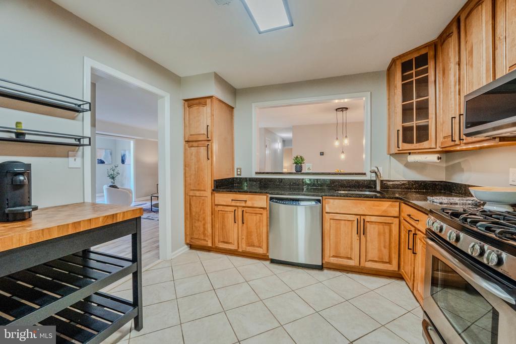 2318 HUNTERS RUN DRIVE Unit: 2318