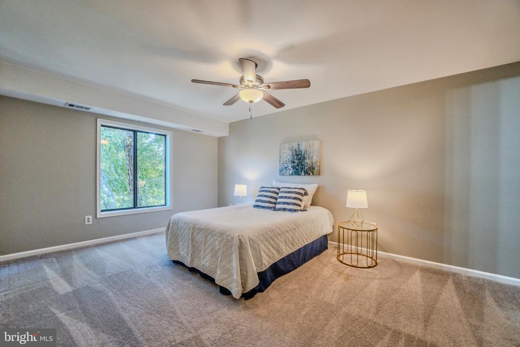 2318 HUNTERS RUN DRIVE Unit: 2318