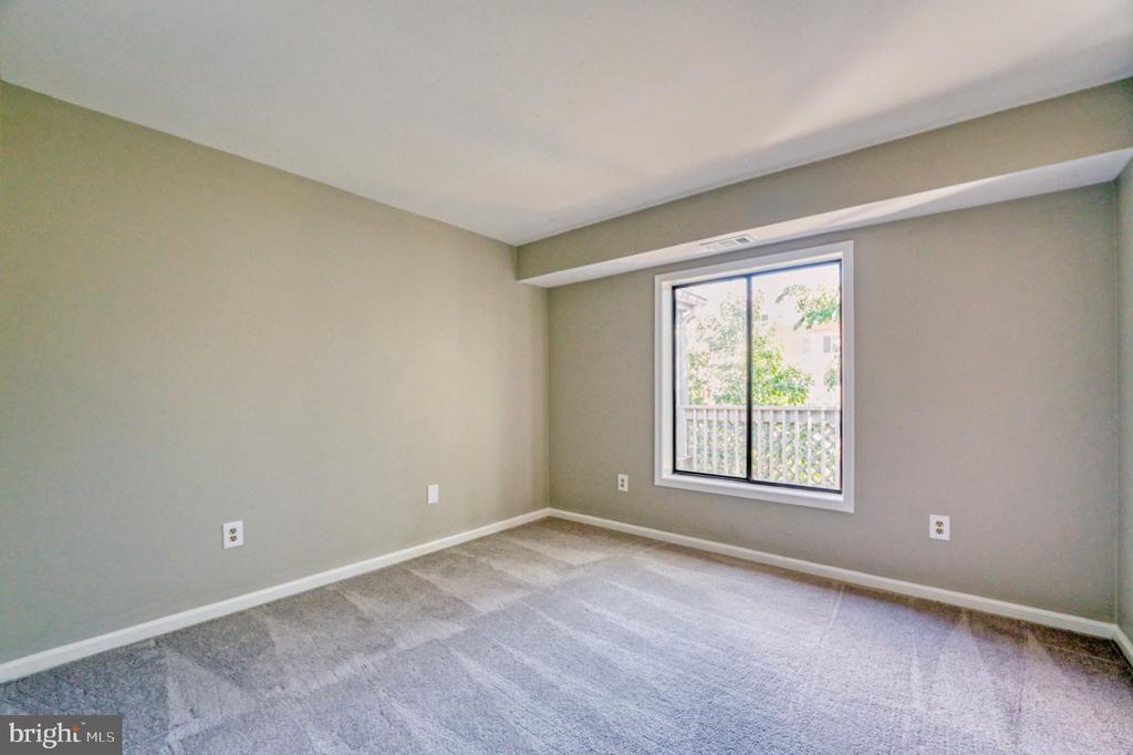 2318 HUNTERS RUN DRIVE Unit: 2318