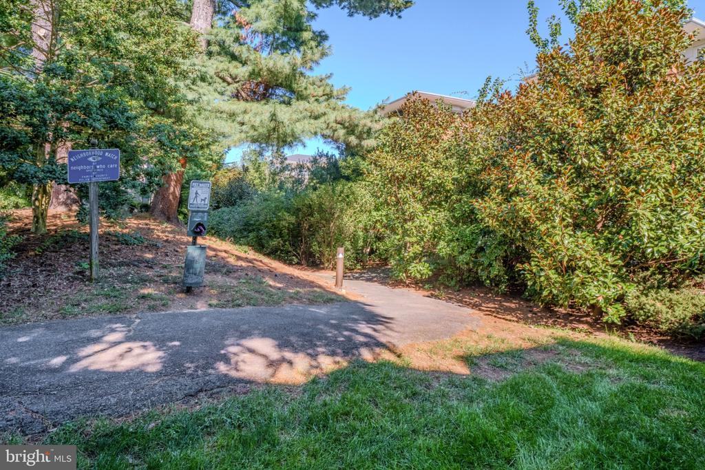 2318 HUNTERS RUN DRIVE Unit: 2318