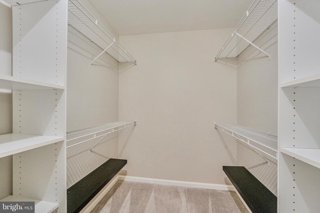 2318 HUNTERS RUN DRIVE Unit: 2318