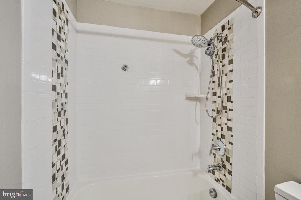 2318 HUNTERS RUN DRIVE Unit: 2318