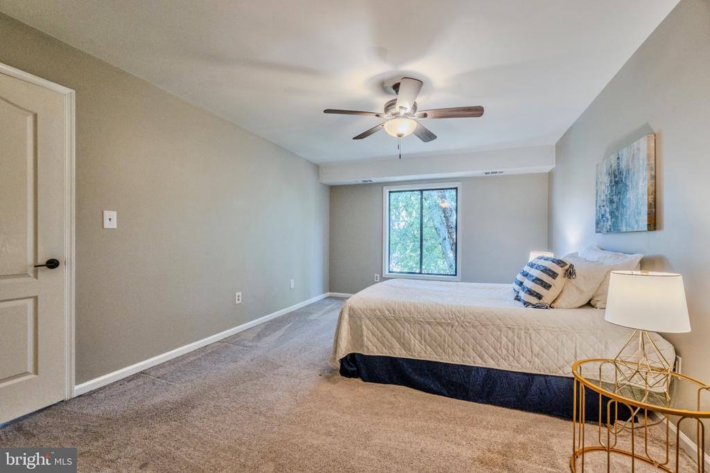 2318 HUNTERS RUN DRIVE Unit: 2318
