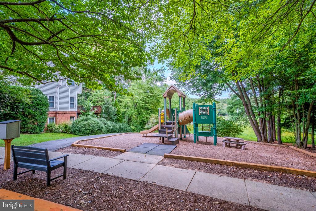 1213 WEATHERSTONE COURT