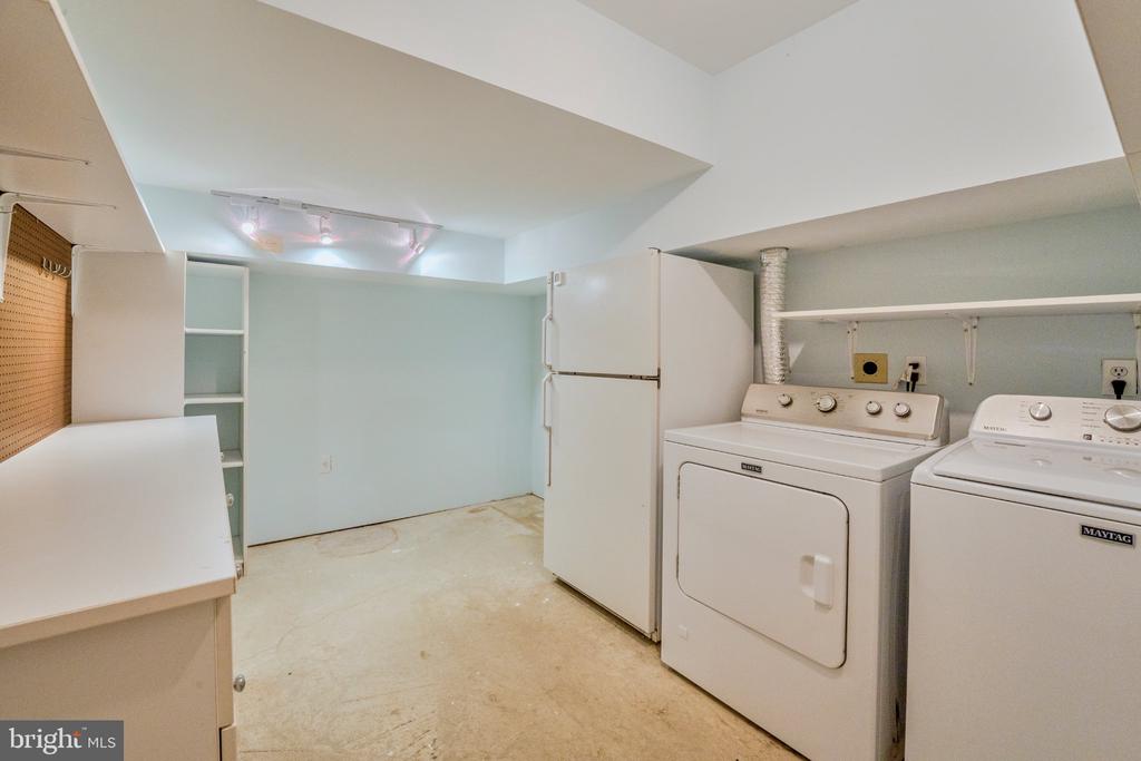 1213 WEATHERSTONE COURT