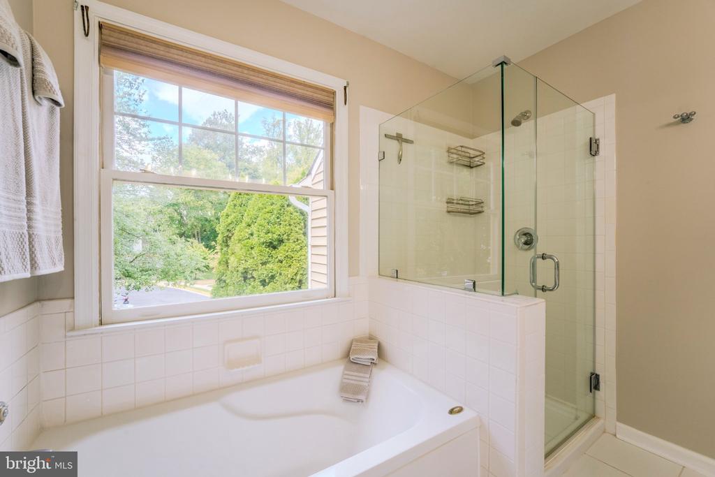 1213 WEATHERSTONE COURT