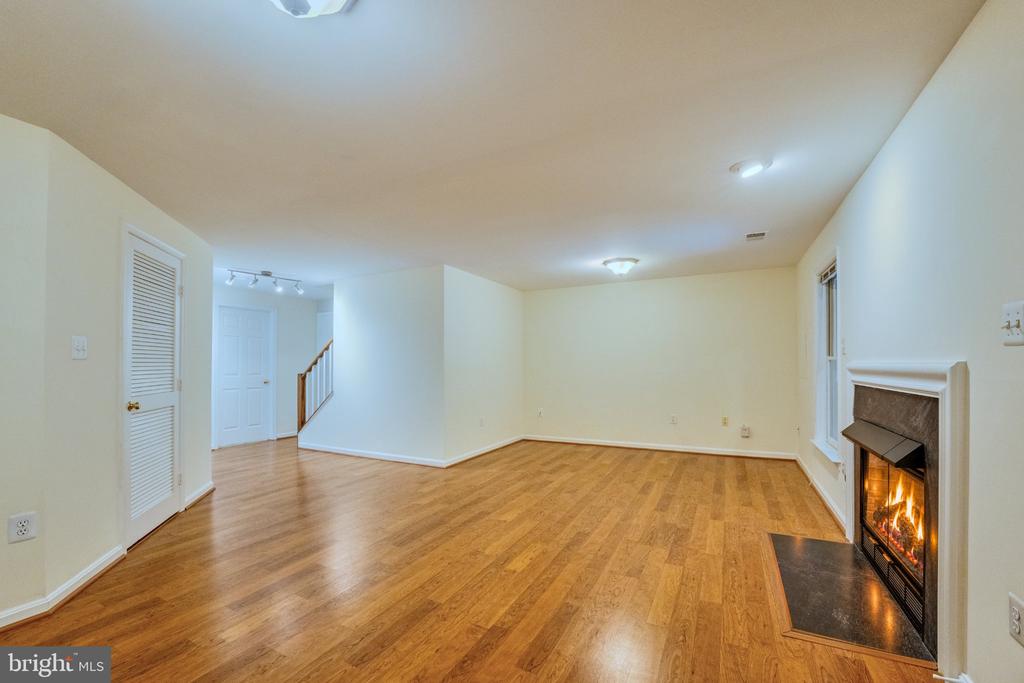 1213 WEATHERSTONE COURT