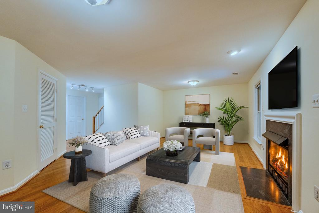 1213 WEATHERSTONE COURT